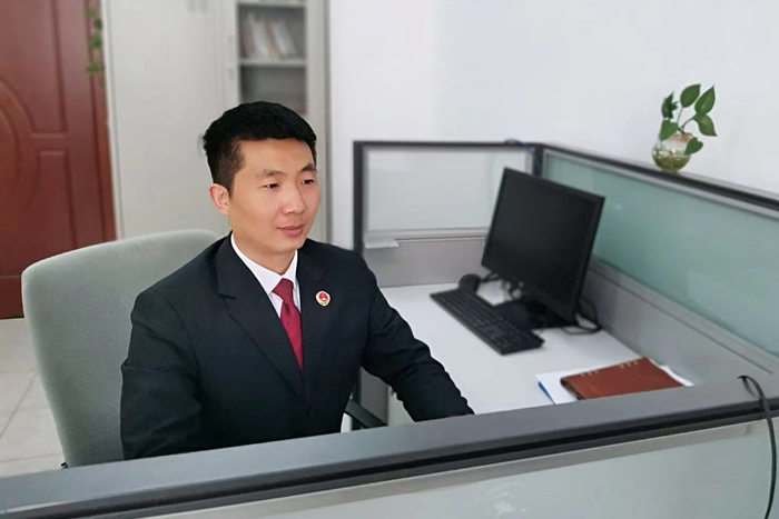 韩海波:秉持一丝不苟工作作风在平凡岗位默默奉献