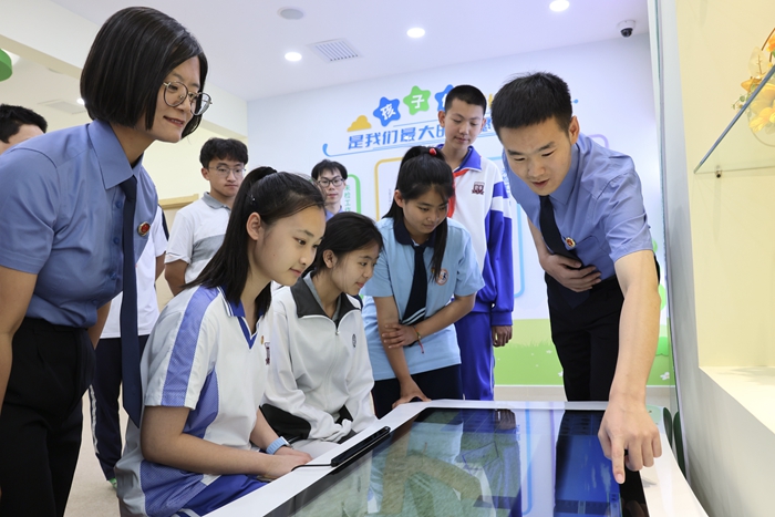 市检二分院联合河东区检察院共同举办“携手关爱 共护未来”检察开放日活动