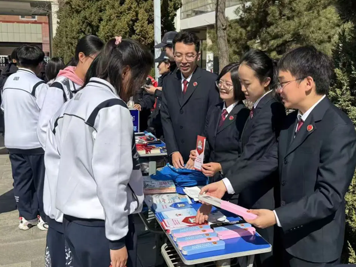 春风送法入校园  检察履职护成长